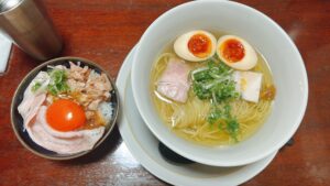 塩ラーメンとチャーシュー丼
